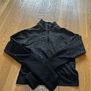 Never Worn Lululemon 3/4 zip Size 2/4